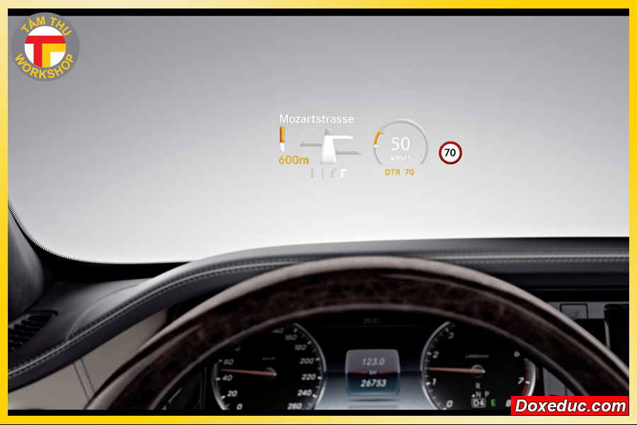 Hiển thị tốc độ trên kính lái Mercedes 2